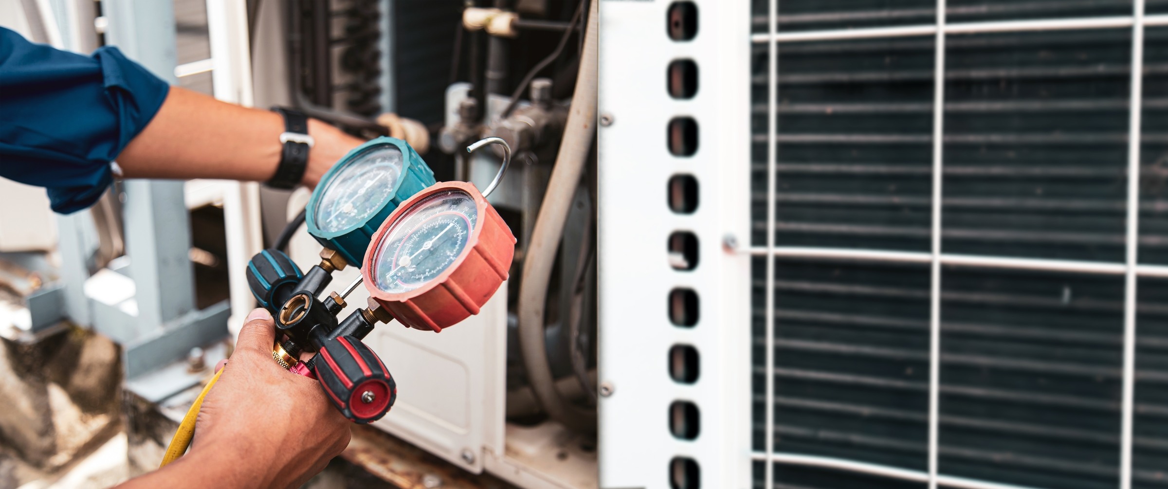 Testing pressure levels in an HVAC system